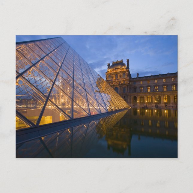 Frankreich, Paris Der Louvre in der Dämmerung. Kre Postkarte (Vorderseite)