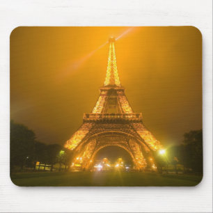 Frankreich, Paris. Eiffelturm beleuchtet bei 3 Mousepad