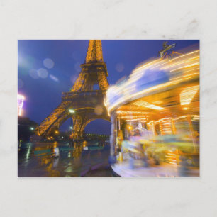 Frankreich, Paris. Eiffelturm im Zwielicht Nebel u Postkarte