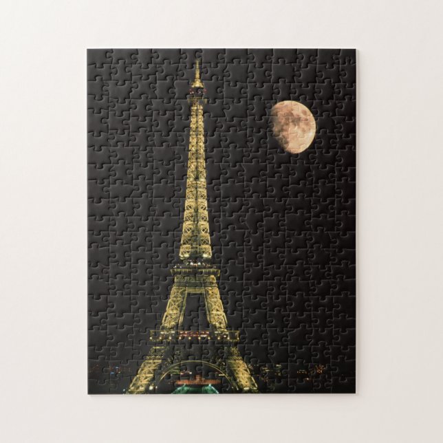 Frankreich, Paris. Eiffelturm in der Nacht (Vertikal)