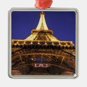 FRANKREICH, Paris Eiffelturm, Sicht auf den Abend Ornament Aus Metall
