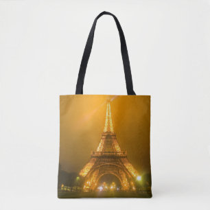Frankreich, Paris. Eiffelturm um 3 Uhr beleuchtet Tasche