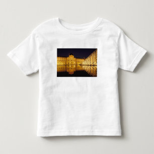 Frankreich, Paris, Louvre Museum bei Nacht. Kleinkind T-shirt