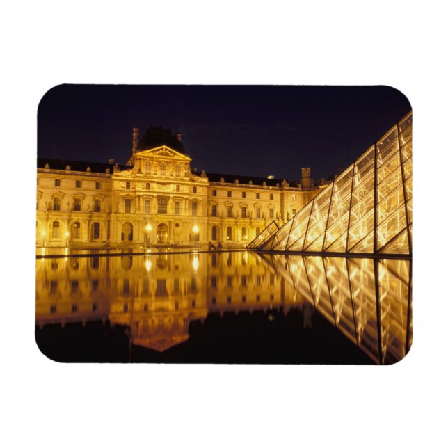 Frankreich, Paris, Louvre Museum bei Nacht. Magnet (Horizontal)