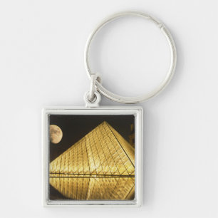 Frankreich, Paris, Louvre Museum, Nachtzeit Schlüsselanhänger