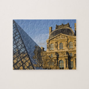 Frankreich, Paris, Louvre-Museum und die Pyramide,