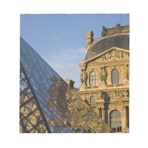 Frankreich, Paris, Louvre Museum und die Pyramide, Notizblock