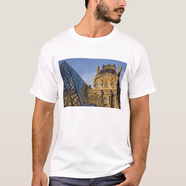 Frankreich, Paris, Louvre und die Pyramide, T-Shirt (Vorderseite)