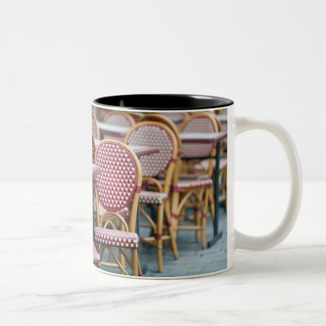 FRANKREICH, PARIS, Montmartre: Place du Tertre, Ca Zweifarbige Tasse (Rechts)