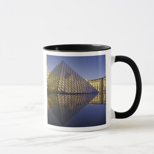 FRANKREICH, Paris Reflection, Pyramide. Der Louvre Tasse (Rechts)
