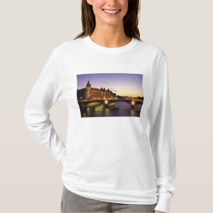 Frankreich, Paris, Seine und Conciergerie bei T-Shirt