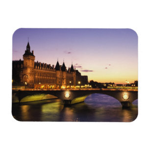 Frankreich, Paris, Seine und Conciergerie Magnet