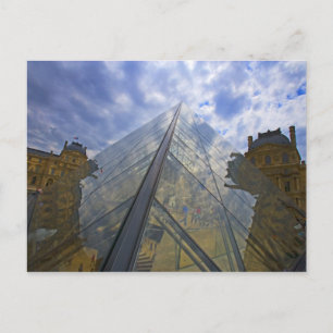 Frankreich, Paris Wolken spiegeln sich im Louvre Postkarte