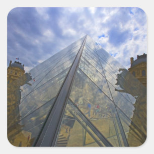 Frankreich, Paris. Wolken spiegeln sich im Louvre Quadratischer Aufkleber