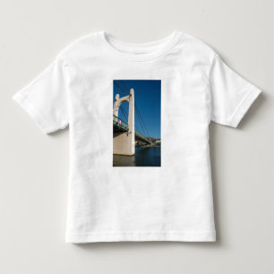 Frankreich, Rhone-Alpen, Condrieu, Brücke darüber Kleinkind T-shirt