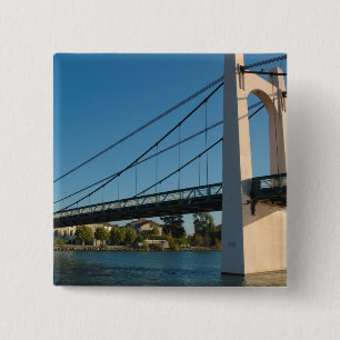 Frankreich, Rhone-Alpes, Condrieu, Brücke über 2 Button