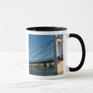 Frankreich, Rhone-Alpes, Condrieu, Brücke über 2 Tasse