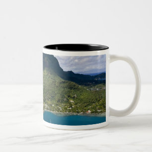 Französisch-Polynesien, Bora Bora. Luftansicht von Zweifarbige Tasse