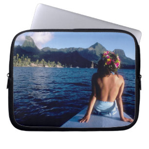 Französisch-Polynesien, Moorea. Frau genießt den B Laptopschutzhülle