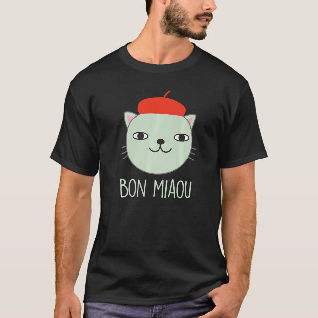 Französische Beret-Katze, die eine Kapsel mit Hut  T-Shirt (Vorderseite)