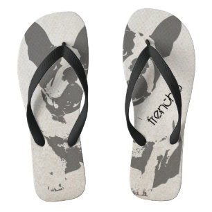 Französische Bulldogge drehen Reinfälle um Flip Flops