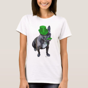 Französische Bulldogge mit grünen Zylinder und d T-Shirt