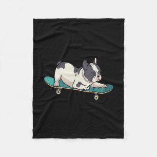 Französische Bulldogge Skateboard fahrender Hund  Fleecedecke