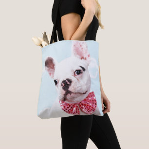 Französische Bulldoggen-Welpe mit rosa Bogen Tasche