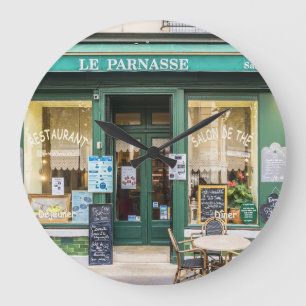 Französische Cafés: Versailles gemütliche Szene. Große Wanduhr