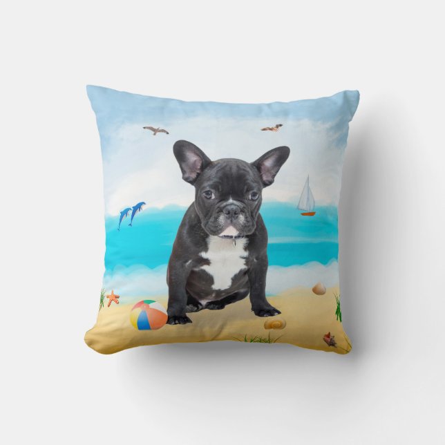 Französischer Bulldog am Strand Kissen (Vorderseite)