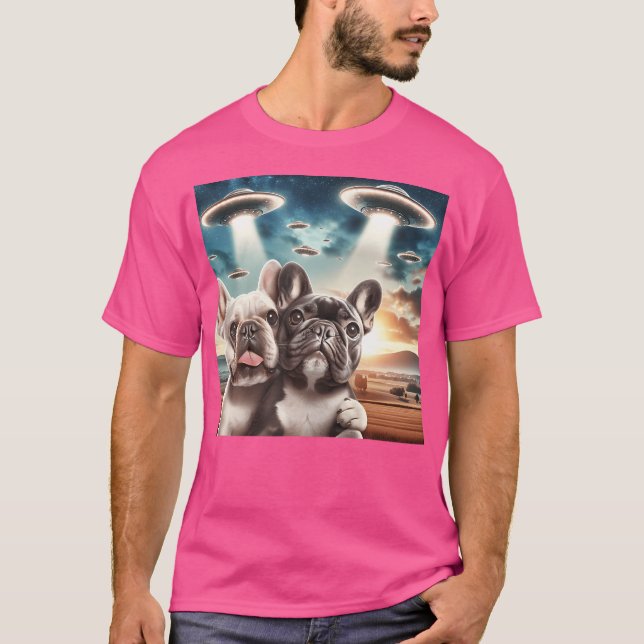 Französischer Bulldog, der einen Selbstfie Ufo Fre T-Shirt (Vorderseite)