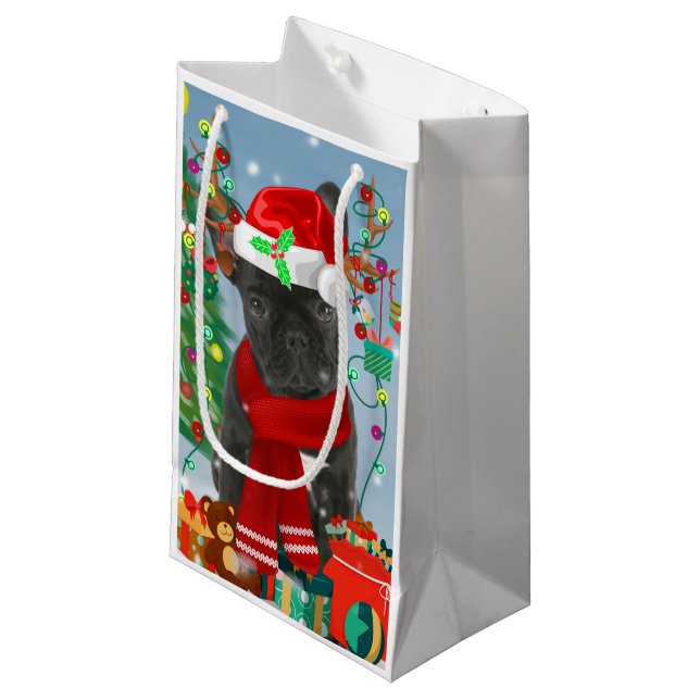Französischer Bulldog im Schnee mit Weihnachtsgesc Kleine Geschenktüte (Vorderseite Schrägansicht)