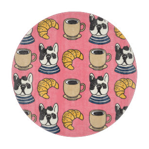 Französischer Bulldog, Kaffee, Croissant Thema. Schneidebrett