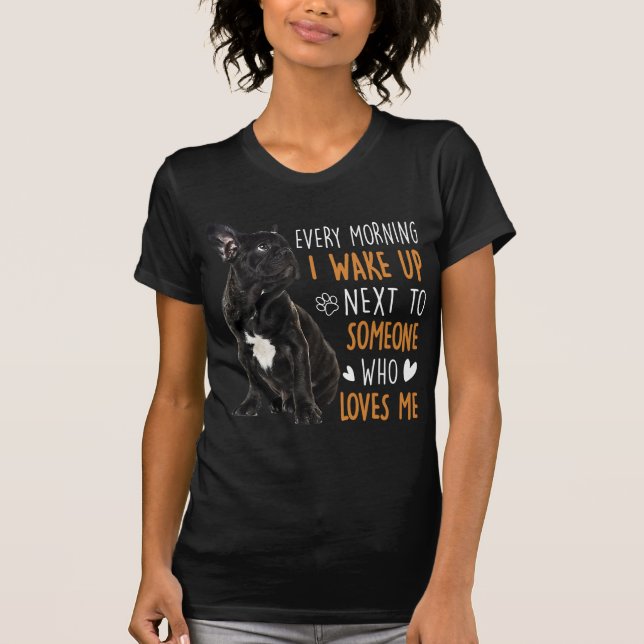 Französischer Bulldog Weckte neben jemandem, der L T-Shirt (Vorderseite)