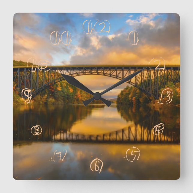 Französischer König Bridge im Fall Quadratische Wanduhr (Vorderseite)