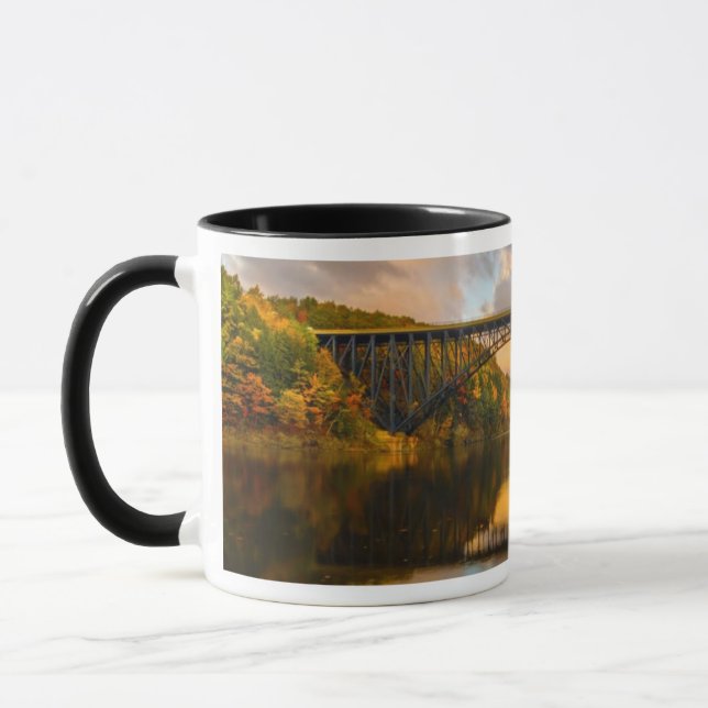 Französischer König Bridge im Fall Tasse (Links)