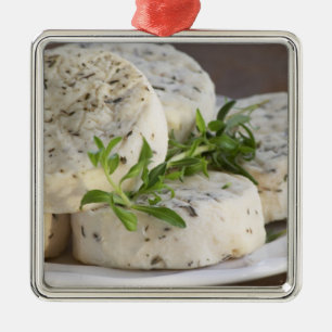 Französischer Ziegenkäse - Chèvre - mit Kräutern a Ornament Aus Metall