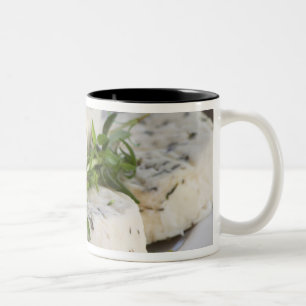Französischer Ziegenkäse - Chèvre - mit Kräutern a Zweifarbige Tasse