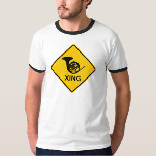 Französisches Horn-Überfahrt-Landstraßen-Zeiche T-Shirt