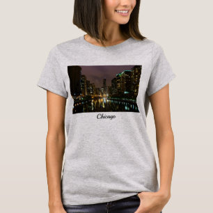 Frappe de foudre au-dessus du T-shirt de la rivièr
