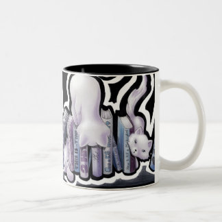 Frappez la tasse de livres