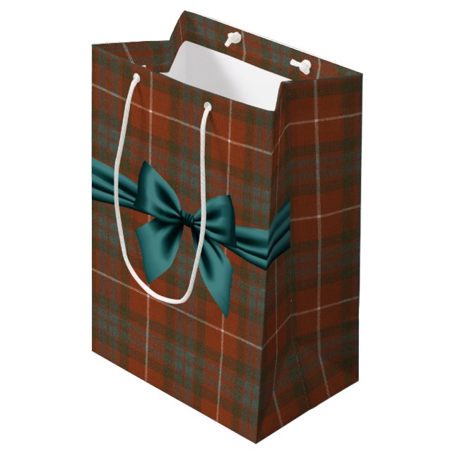 Fraser Red Weathered Scottish Tartan Mittlere Geschenktüte (Vorderseite Schrägansicht)