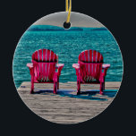 Frau Aquamarin Beach Adirondack leitet Rustikale H Keramik Ornament<br><div class="desc">Herr und Frau Hochzeit Adirondack sitzen auf einem Holzsteg über dem See. Trendy,  chic,  modern,  Strand,  rustikale Hütte. Rosa,  aquamarin,  türkisfarbenes Geschenk. Bildrecht Marg Seregelyi Fotografie.</div>
