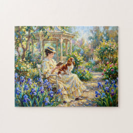 Frau beim Lesen im Garten mit Cavalier Spaniel