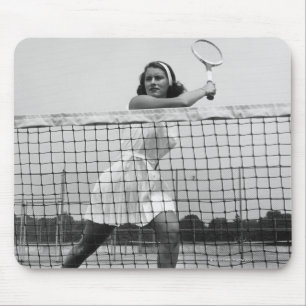 Frau beim Tennisspiel Mousepad