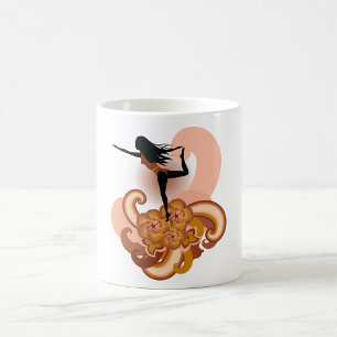 Frau beim Yoga Kaffeetasse