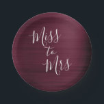 Frau Brautparty Party Burgundy Pappteller<br><div class="desc">Herbst oder Herbst Von Miss zu Brautparty oder Junggeselinnen-Abschied Burgundy Lila elegante Imitate Folien metallische Papier Teller. Die From Miss to Mrs Paper Teller verwenden den beliebten Cranberry Marsala Hintergrund und weiße Typografie. Diese Papiertafel ist Teil einer Miss an Mrs. Collection, wenn Sie passende Artikel benötigen. Wenn Sie ein individuelles...</div>