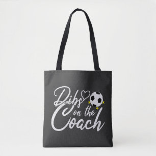 Frau des Fußballtrainers beansprucht den Trainer Tasche