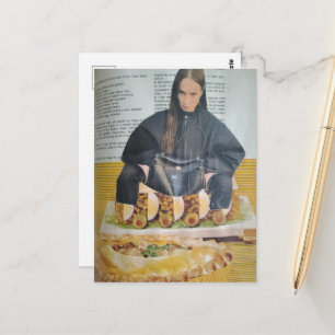 Frau, die auf Lebensmitteln aus einer Surreal-Coll Postkarte