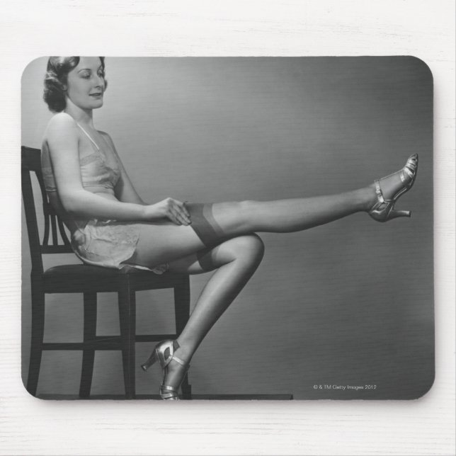 Frau, die auf Stuhl sitzt Mousepad (Vorne)